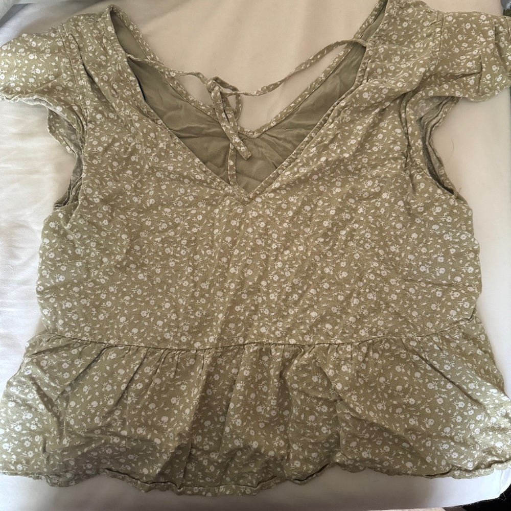 Abercrombie Light Green Floral Flutter Sleeve Trapeze Top
